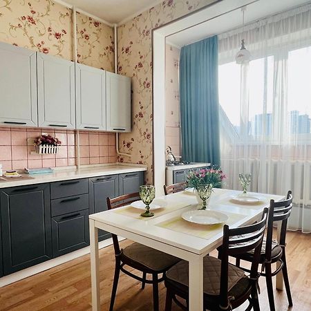Cozy Three-Room Apartment With Mountain View Αλμάτι Εξωτερικό φωτογραφία