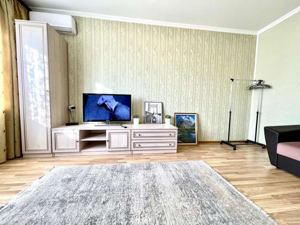 Cozy Three-Room Apartment With Mountain View Αλμάτι Εξωτερικό φωτογραφία