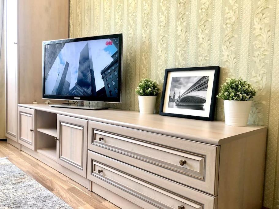 Cozy Three-Room Apartment With Mountain View Αλμάτι Εξωτερικό φωτογραφία