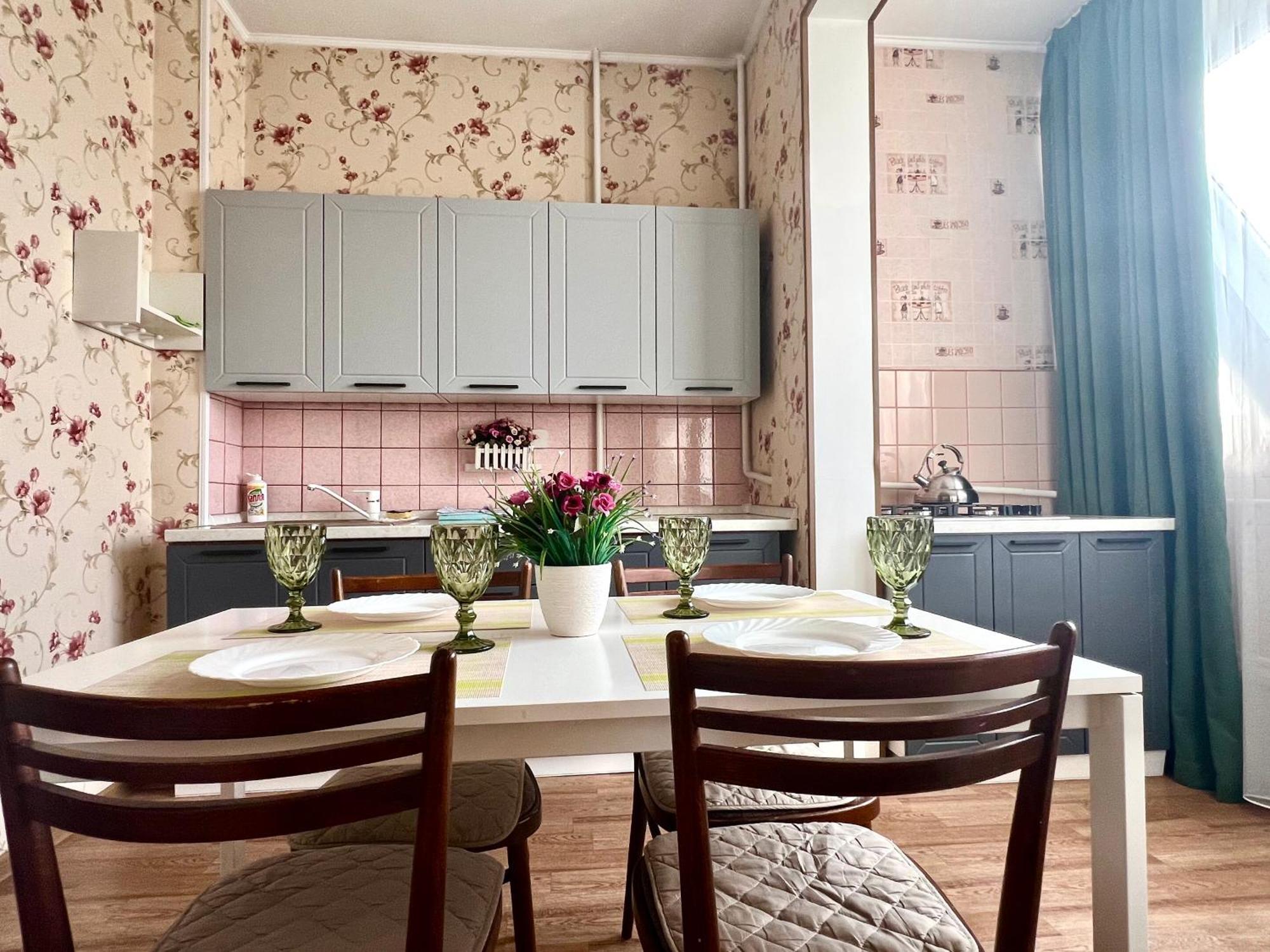 Cozy Three-Room Apartment With Mountain View Αλμάτι Εξωτερικό φωτογραφία